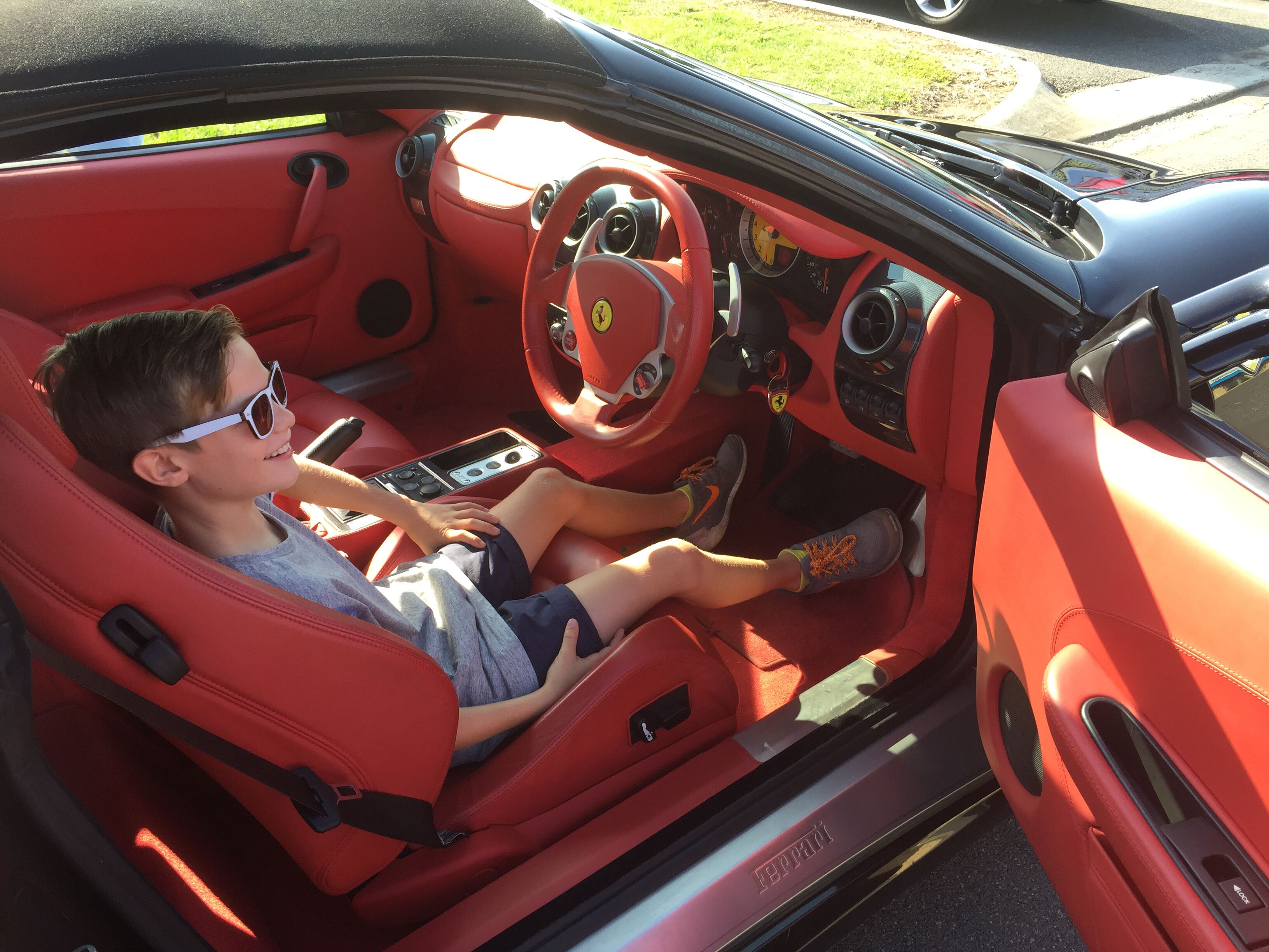 Ferrari Kids Ride with Bonus Model Car 30 Minutes